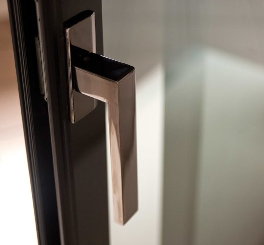 ESFenestra Windows Handle in black