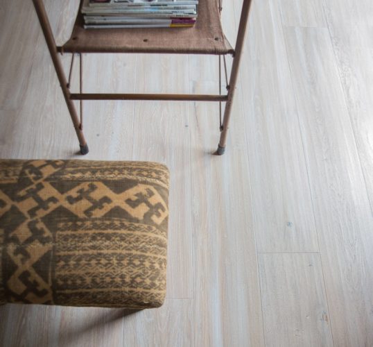 Atelier: Rustic Oak Wooden Flooring White Rustic Wooden Flooring Design Rustic wooden flooring