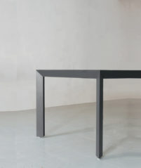 Nile: Sleek Modern Table