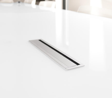 Nile: Sleek Modern Table